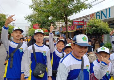 Dalam Rangka Hari Santri, MTs Negeri 3 Gunungkidul Ikuti Jalan Sehat