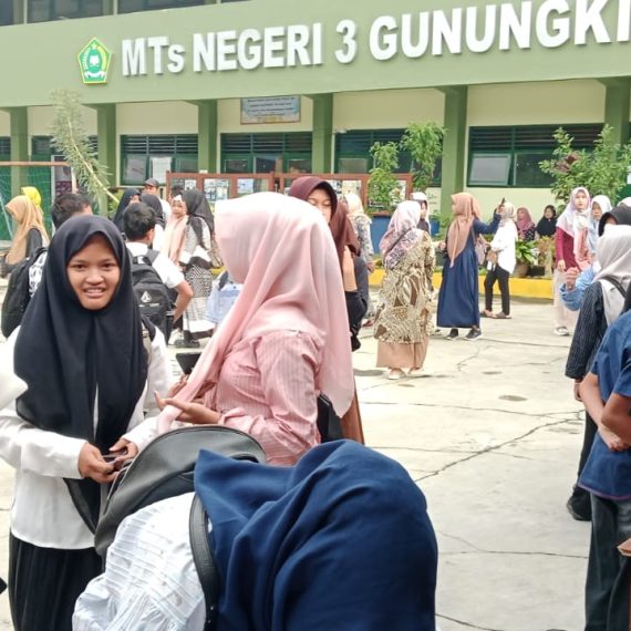 Kemeriahan Try Out TKA MTsN 3 Gunungkidul: 196 Wajah Penuh Semangat Padati Meja Registrasi